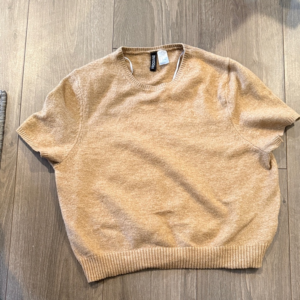 Divided Short Sleeve Crewneck Sweater in Camel Tan